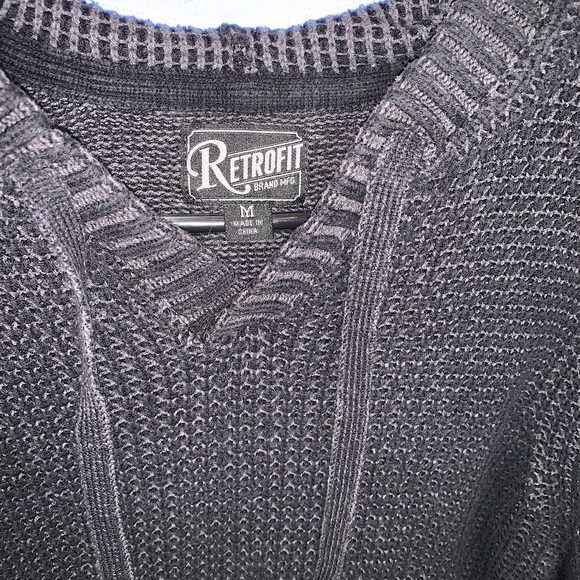 🦋 Retrofit Brand Knit Sweater - Picture 4 of 5
